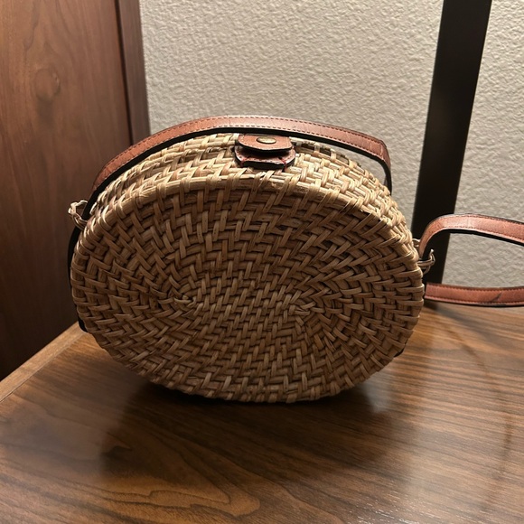 Brand new straw crossbody pocketbook - Picture 2 of 4